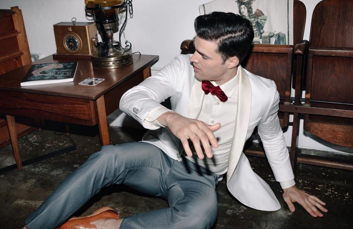 How to Match Tuxedo and Prom Dress for a Perfect Look? How to Match Tuxedo and Prom Dress for a Perfect Look?